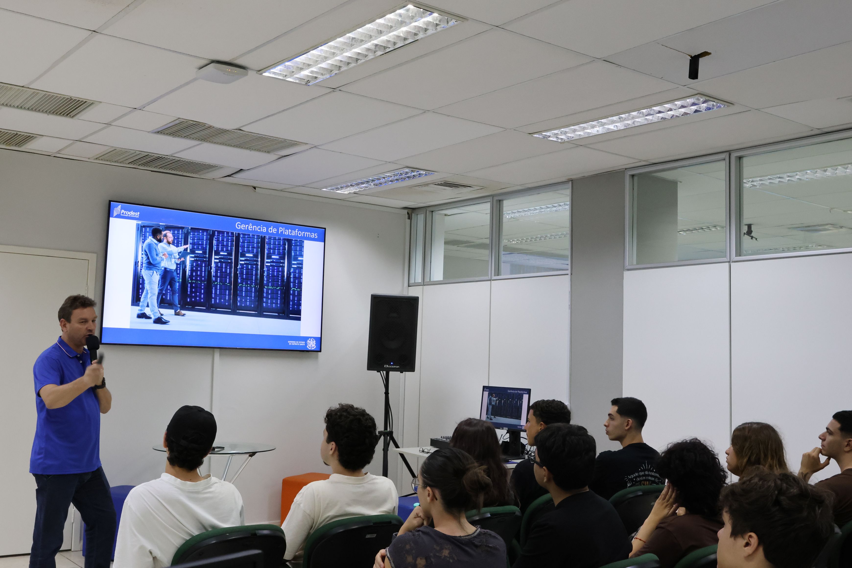 Prodest apresenta serviços de TI para estudantes da UVV
